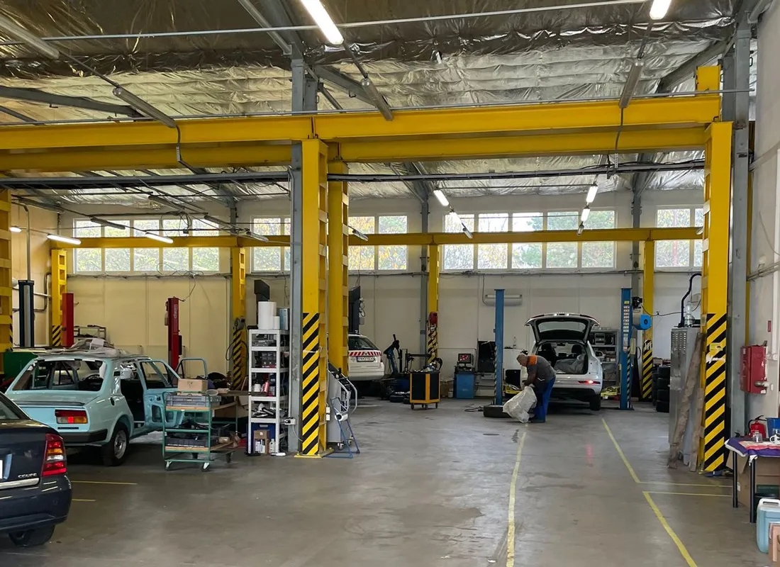 AMP Services s.r.o. interiér